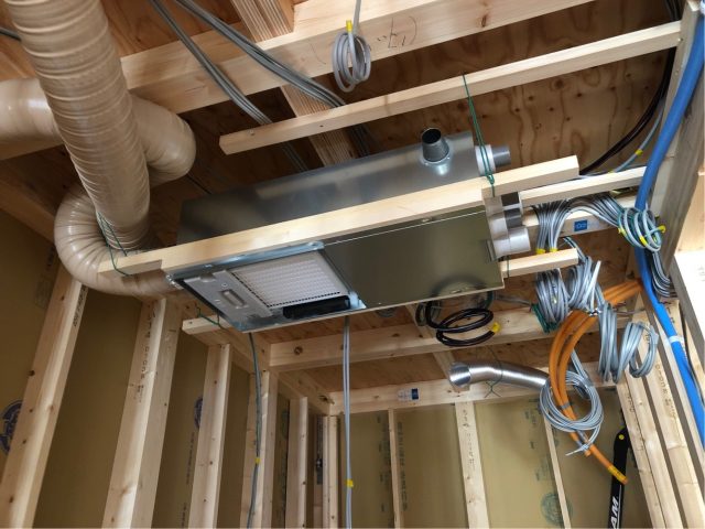 ナカジツの住宅に施工されているパナソニック製　ダクト式全熱交換タイプの第1種換気システム